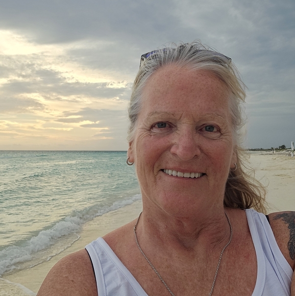 Meet your Posher, Anna - Picture 2 of 2